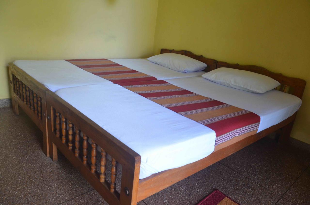 Lake View The Tourist Guest House Anuradhapura Exterior photo